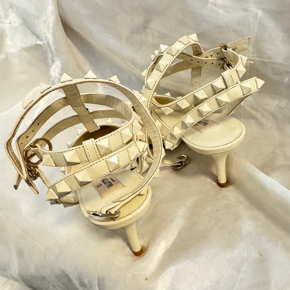 Valentino Garavani Cream White Rockstud Ankle Strap Heels - Picture 7 of 12